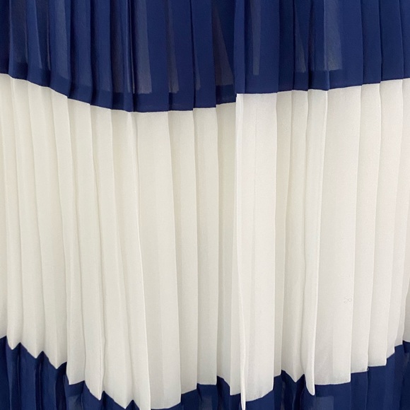 Tommy Girl Wide Striped Chiffon Pleated Dress - Picture 5 of 13